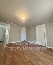 509 S College St in Dallas, NC - Foto de edificio - Building Photo