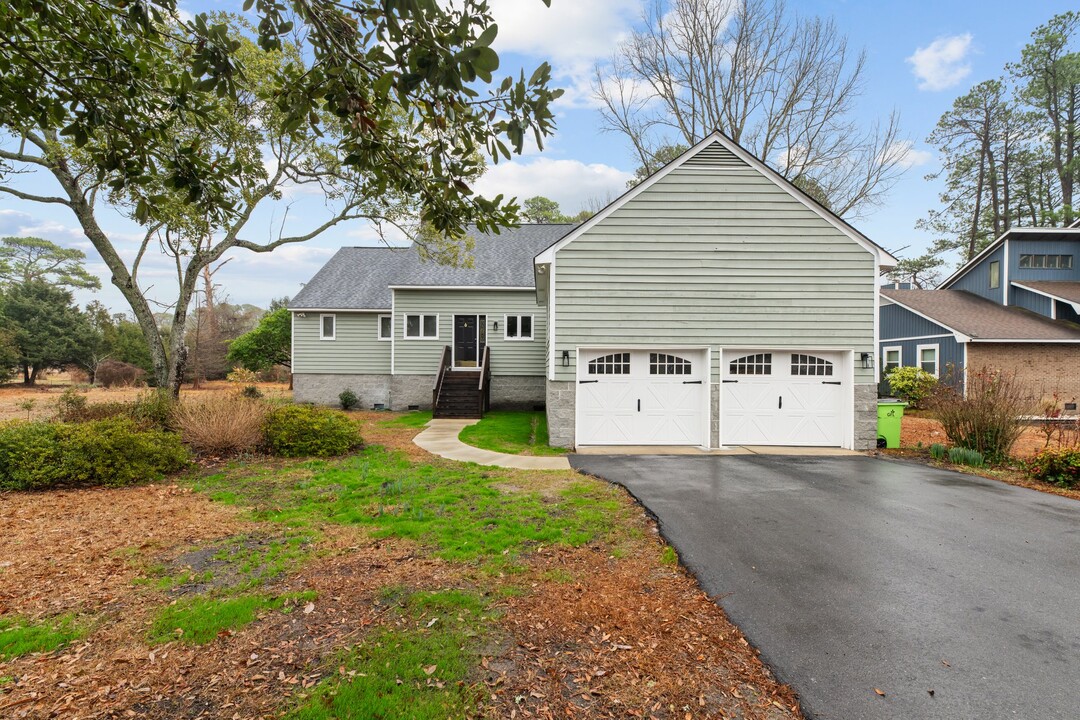 1019 Yacht Ct in New Bern, NC - Building Photo