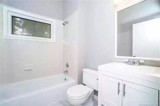 7 Staunton Ct in Farmington, CT - Foto de edificio - Building Photo