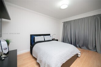 3322 Torremolinos Ave in Doral, FL - Foto de edificio - Building Photo