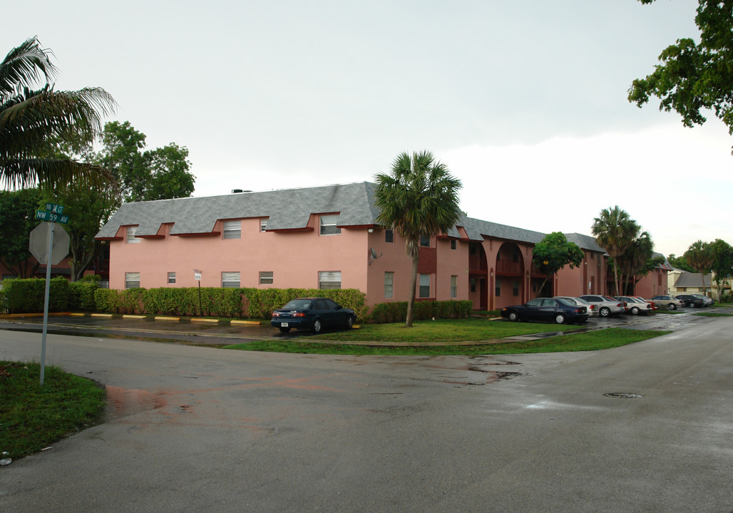 York House in Lauderhill, FL - Building Photo