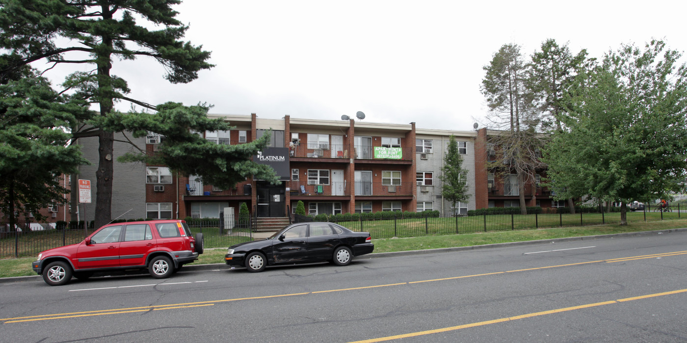 394 Park Ave in Orange, NJ - Foto de edificio