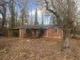 324 Banberry Dr SE in Atlanta, GA - Building Photo
