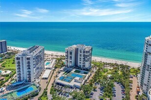 4051 Gulf Shore Blvd N in Naples, FL - Building Photo