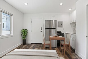 1321 W 36th Pl, Unit 10 in Los Angeles, CA - Building Photo