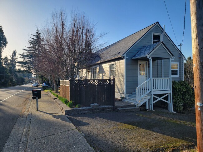 8385 SW Avery St, Unit 101 in Tualatin, OR - Foto de edificio - Building Photo