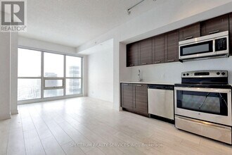 2220 Lake Shore Blvd W in Toronto, ON - Building Photo - Building Photo