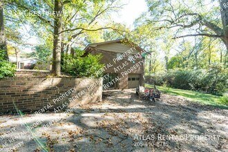 933 Crestview Dr in Adamsville, AL - Building Photo - Building Photo