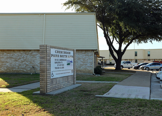 Crestmoor Park South in Burleson, TX - Foto de edificio - Building Photo