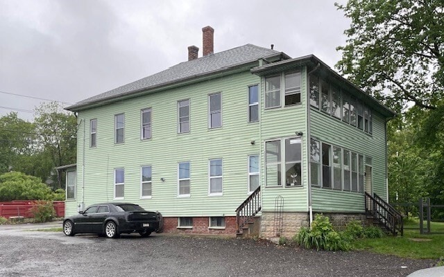 209 Sterling St in Clinton, MA - Building Photo - Building Photo