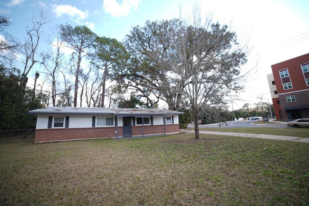 411 Cambridge Dr in Tallahassee, FL - Building Photo