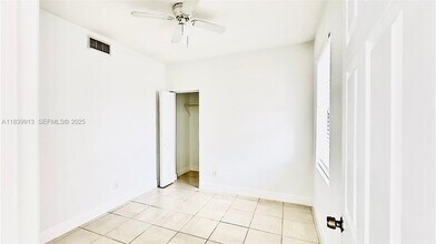 2099 NW 26th Ave in Fort Lauderdale, FL - Foto de edificio - Building Photo