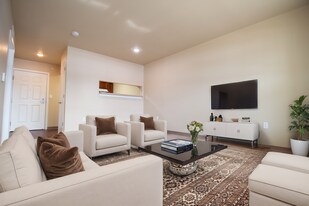 Oakwood Manor Senior Living in Eastpointe, MI - Building Photo