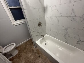 1006 Spruce St in Camden, NJ - Building Photo - Building Photo