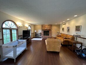 3825 E Devonshire Ln in Bloomington, IN - Foto de edificio - Building Photo