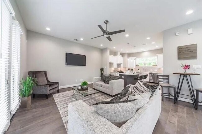 1329 Buescher Dr in Houston, TX - Building Photo - Building Photo