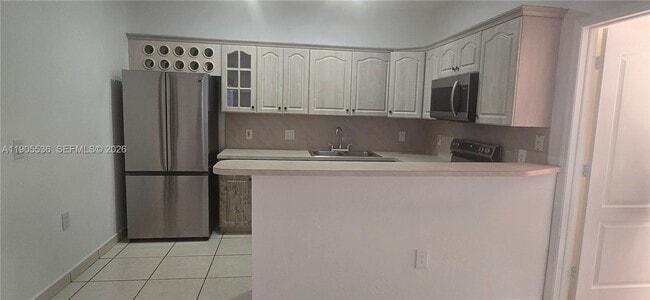 7510 NW 175th St in Hialeah, FL - Building Photo - Building Photo