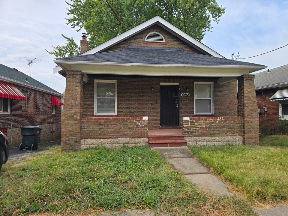 6912 Greenway Ave in St. Louis, MO - Foto de edificio