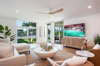 400 Park Shore Dr in Naples, FL - Building Photo - Building Photo