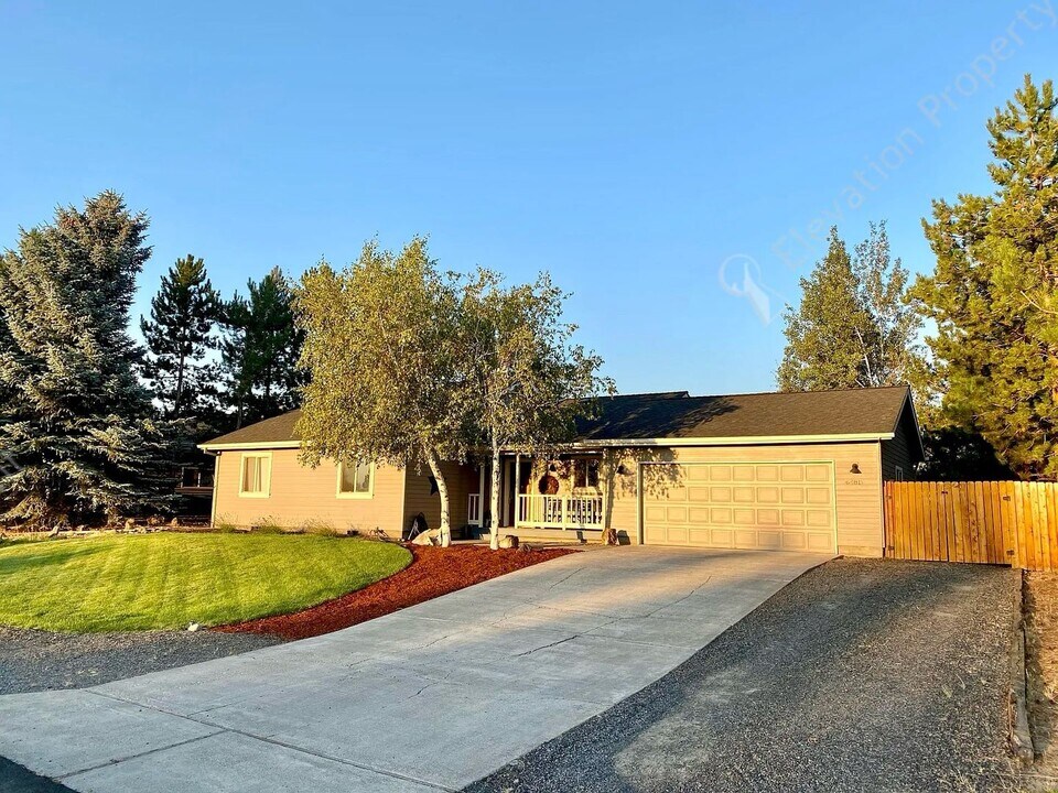 64819 Saros Ln in Bend, OR - Building Photo