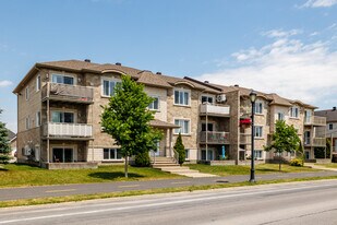 320 Sanguinet Ch in St-Philippe, QC - Building Photo