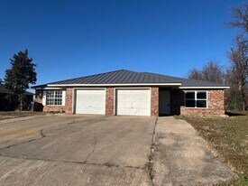 2101 W Roselawn St in Rogers, AR - Building Photo