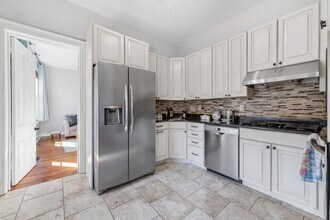 201 W Barnard St in West Chester, PA - Foto de edificio - Building Photo