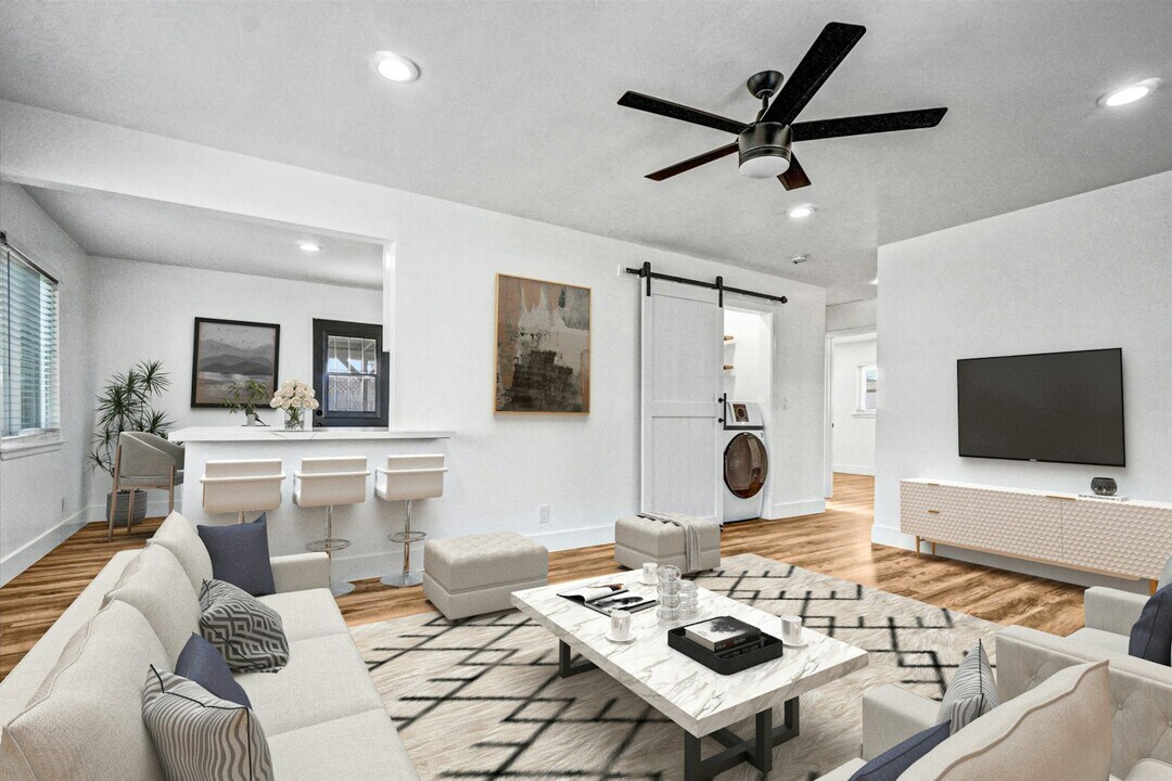 18421 Patterson Ln in Huntington Beach, CA - Building Photo