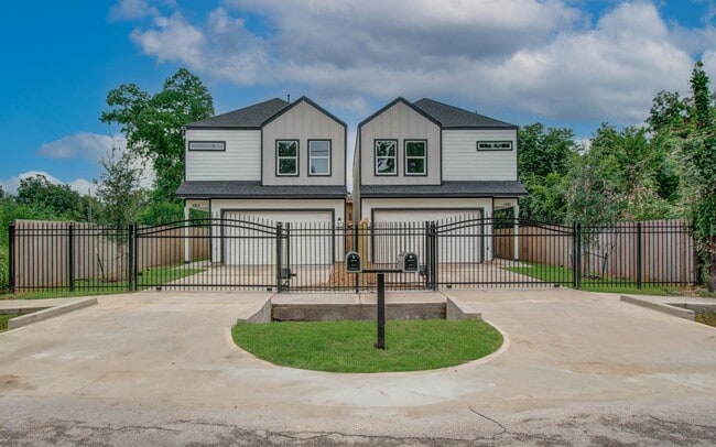 1063 South Ln