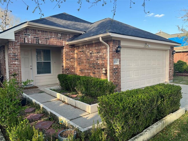 property at 1614 York Creek Dr