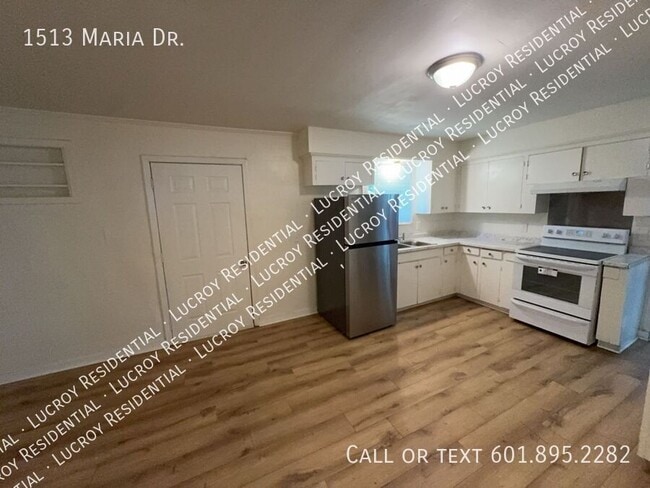 1513 Maria Dr in Jackson, MS - Building Photo - Building Photo