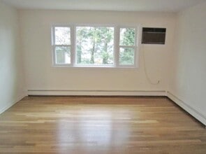 35 Elm Ave, Unit 2 in Fairview, NJ - Building Photo - Building Photo