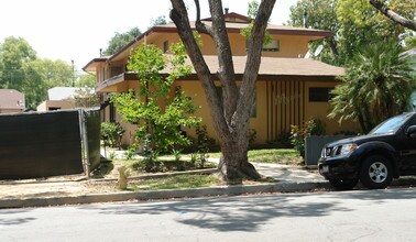 59 Oak Ave in Pasadena, CA - Foto de edificio - Building Photo