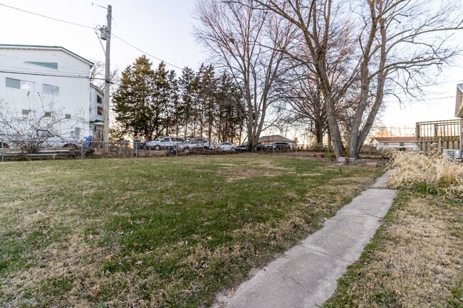 3605 S Rock Quarry Rd