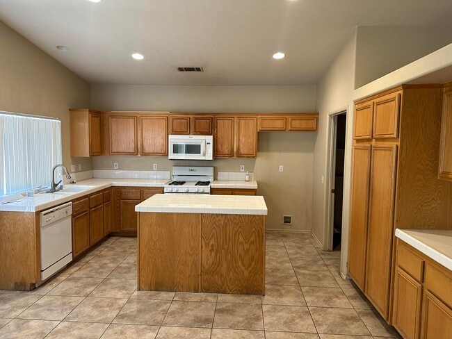 79900 Independence Way in La Quinta, CA - Foto de edificio - Building Photo