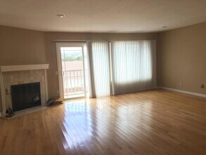 4425 Caminito Pedernal in San Diego, CA - Building Photo - Building Photo