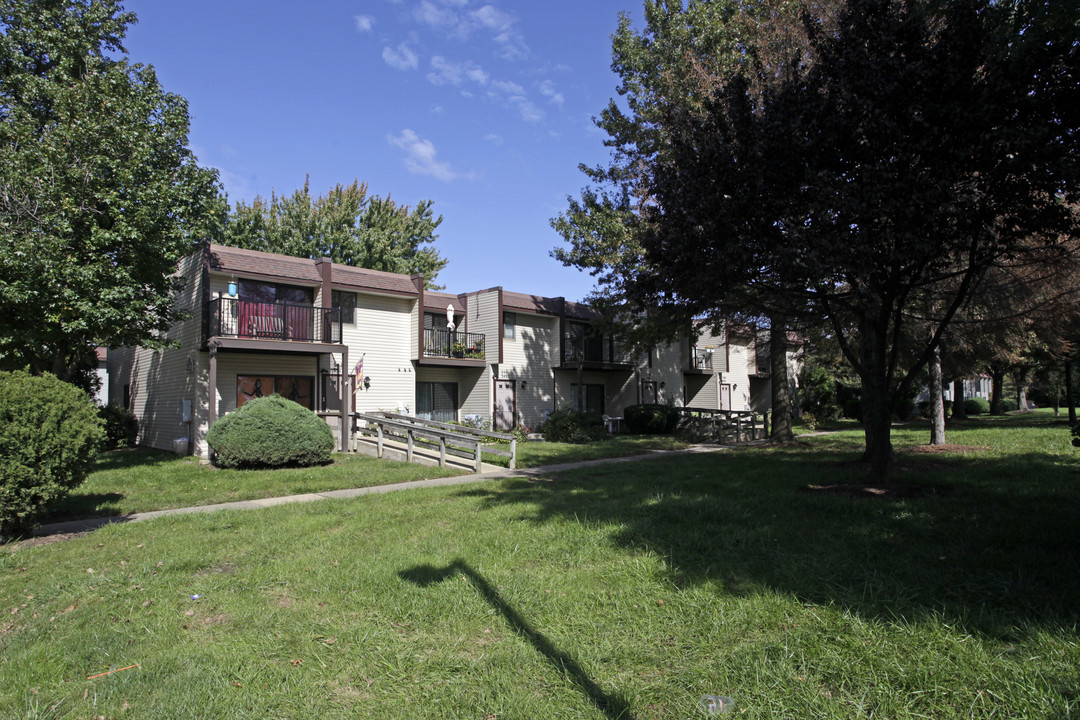 Country Commons Apartments in Bensalem, PA - Building Photo