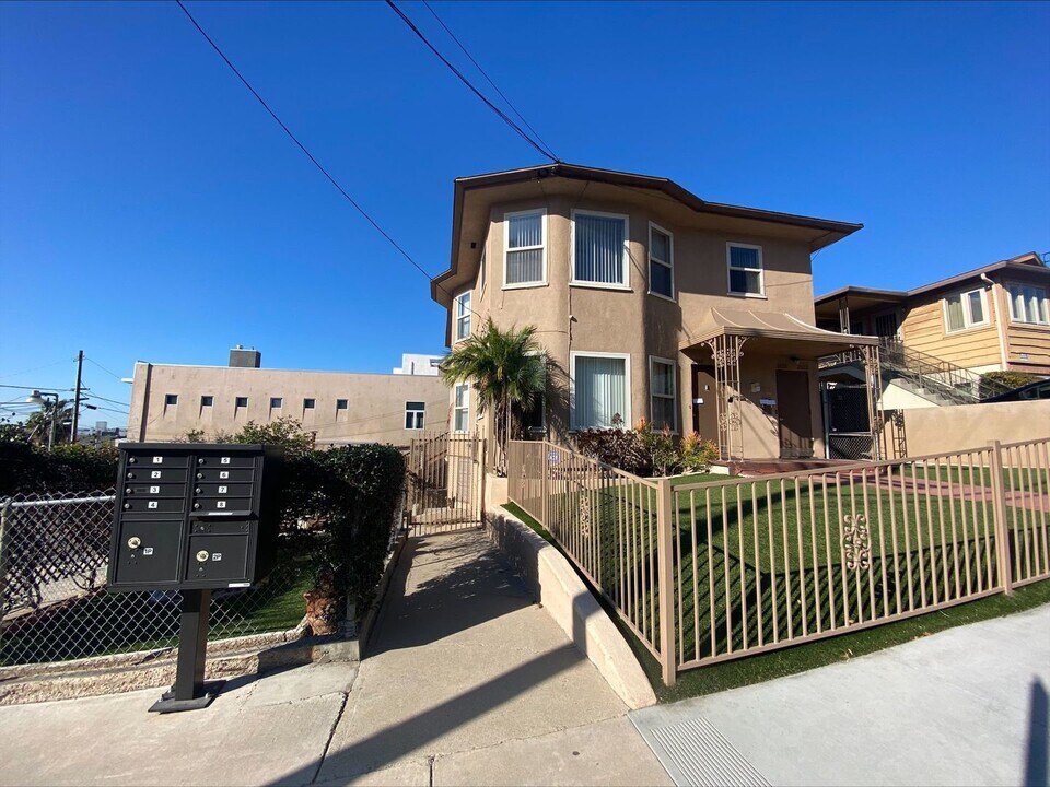 2022 Front St in San Diego, CA - Building Photo