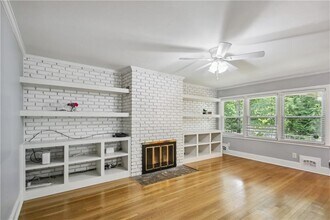 153 Lindbergh Drive NE in Atlanta, GA - Foto de edificio - Building Photo