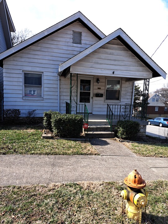 902 Taylor Ave in Bellevue, KY - Foto de edificio