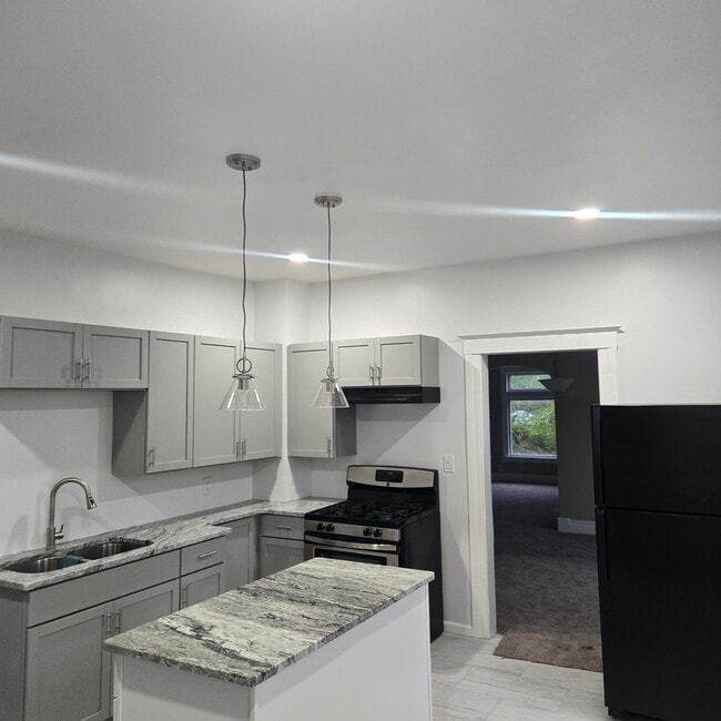 4528 Van Dyke St, Unit Upper Unit in Detroit, MI - Foto de edificio - Building Photo