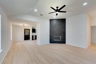 2531 Las Villas Ave in Dallas, TX - Building Photo - Building Photo