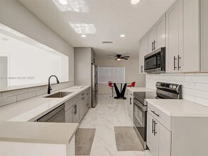 5030 NW 41st Ct in Lauderdale Lakes, FL - Building Photo - Building Photo