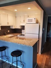 200 McNeil Ln in Newport Beach, CA - Foto de edificio - Building Photo