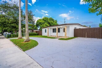 11350 SW 51st St in Miami, FL - Building Photo - Building Photo