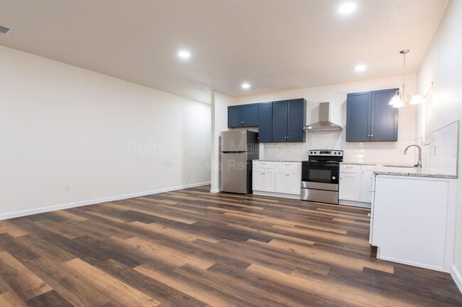 property at 315 S Green St