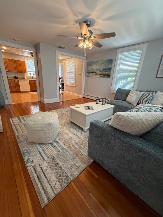 18 Wellman St, Unit 2 in Beverly, MA - Building Photo