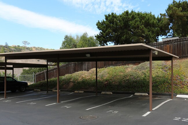 Pacific Bay Club Apartments in San Diego, CA - Building Photo - Building Photo