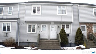 14 Scuppo Rd in Danbury, CT - Building Photo