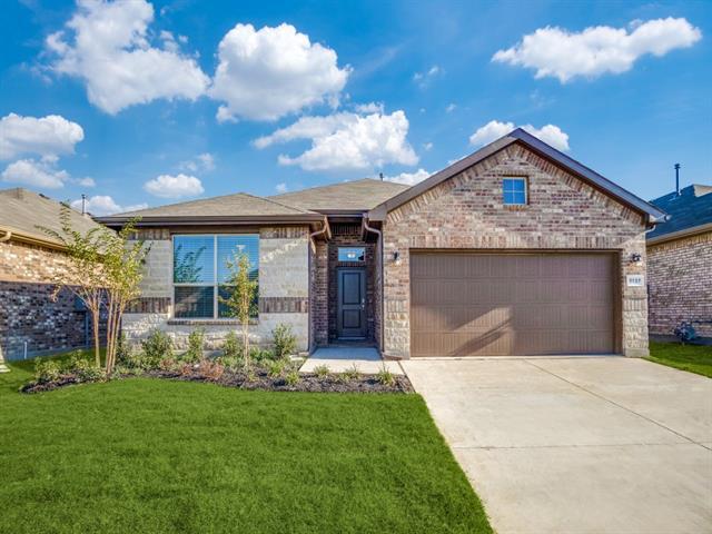 1137 Gillespie Dr in Justin, TX - Building Photo